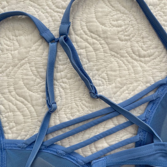 Victoria’s Secret PINK Ultimate Lightly Lined Strappy Sports Bra Size 32B - Picture 6 of 12